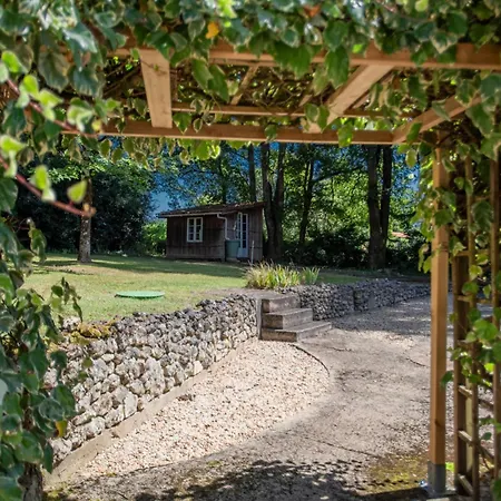 La Maison Vers La Coline